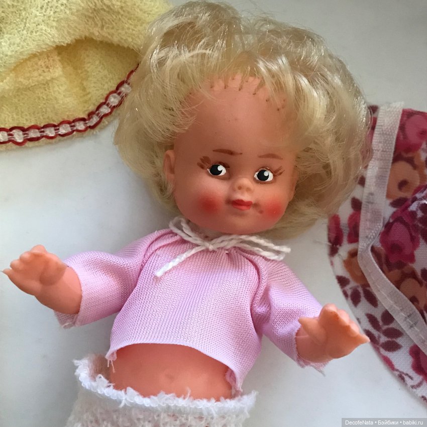 Куколка ARI с наборами одежды (фото 4)