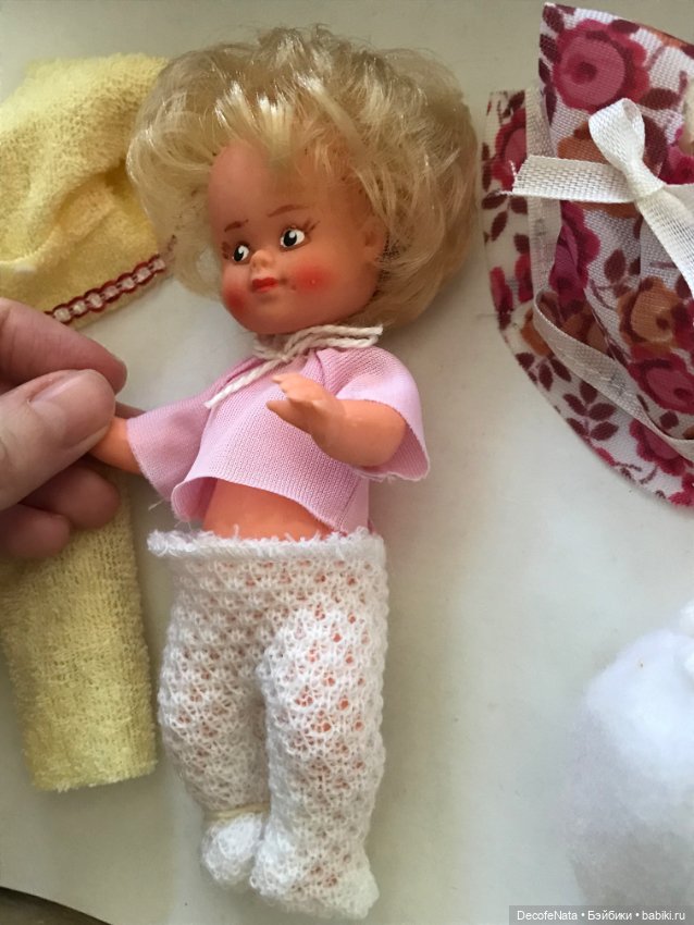 Куколка ARI с наборами одежды (фото 5)
