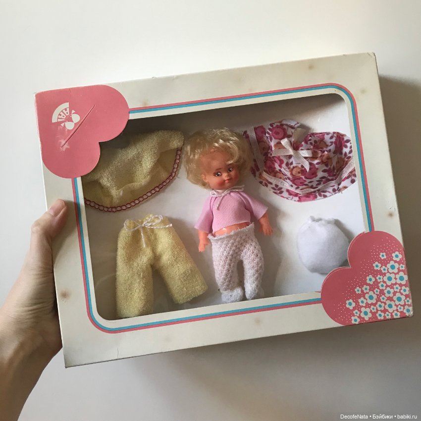 Куколка ARI с наборами одежды