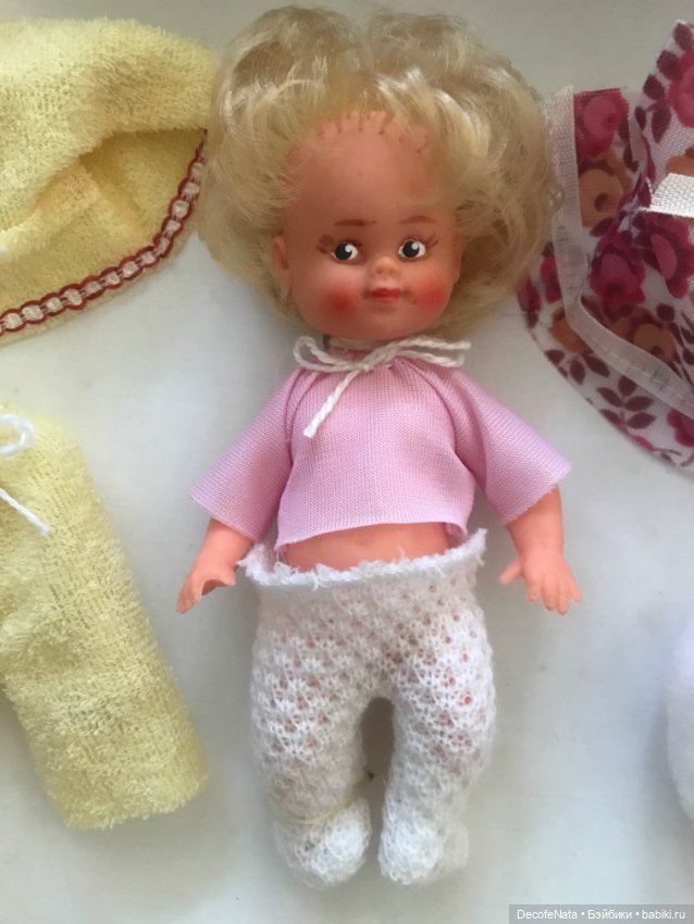Куколка ARI с наборами одежды (фото 2)