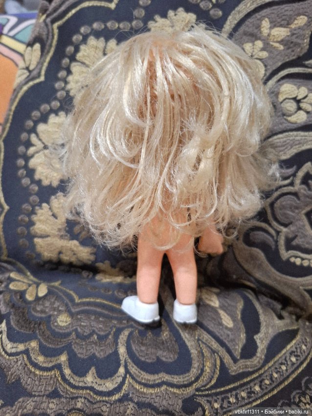 Копытка длиноволосая блондинка в родном (фото 3)