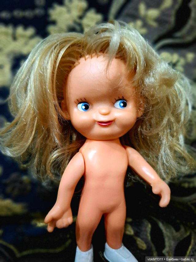 Копытка длиноволосая блондинка в родном (фото 2)