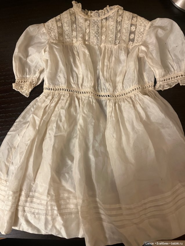 Антикварное платье для куклы
