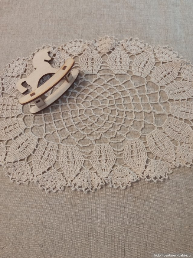 Салфетка ручной работы для кукольного интерьера