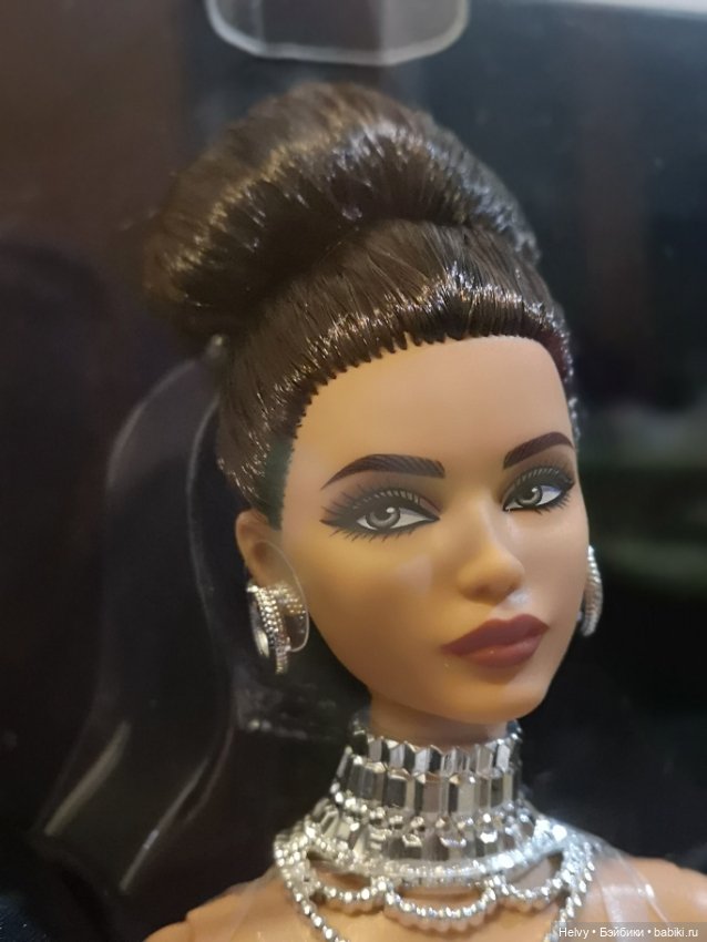 Barbie Styled by Design Linda Kyaw doll (фото 3)