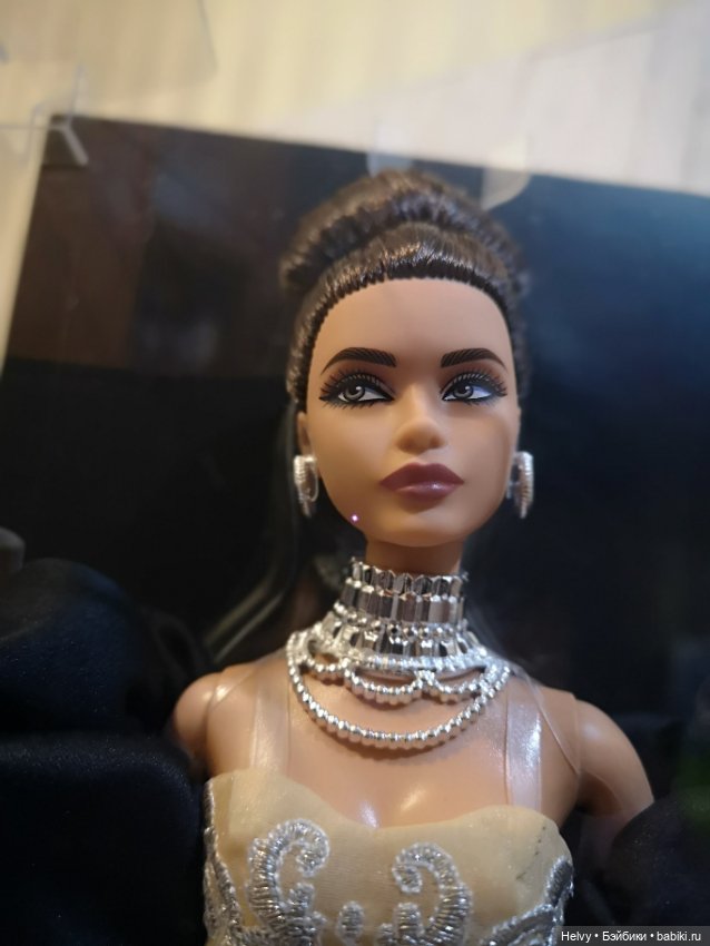 Barbie Styled by Design Linda Kyaw doll (фото 5)