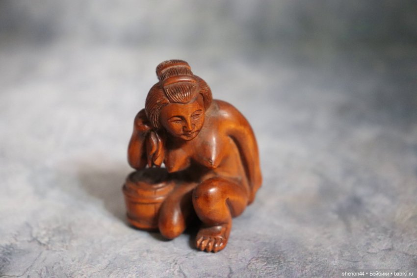 Нэцкэ "Купающаяся девушка" (фото 2)