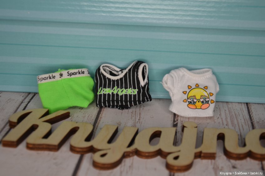 Шортики и два топа на подростов Рейнбоу Хай ( Rainbow High)