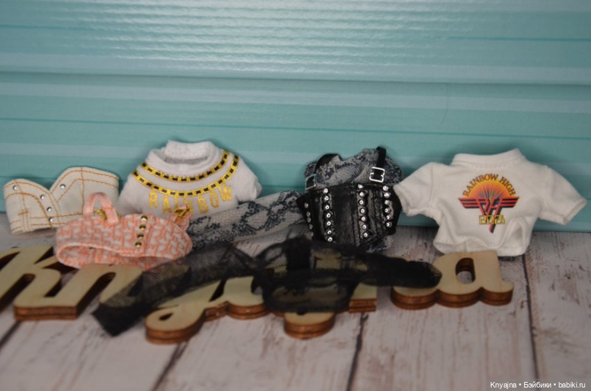 Расхомяк кофточек Рейнбоу Хай ( Rainbow High)