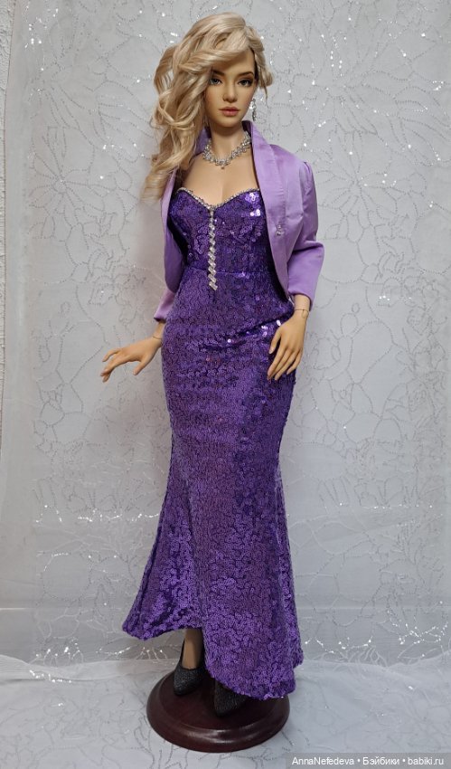 Вечернее платье с пайетками и шелковое болеро