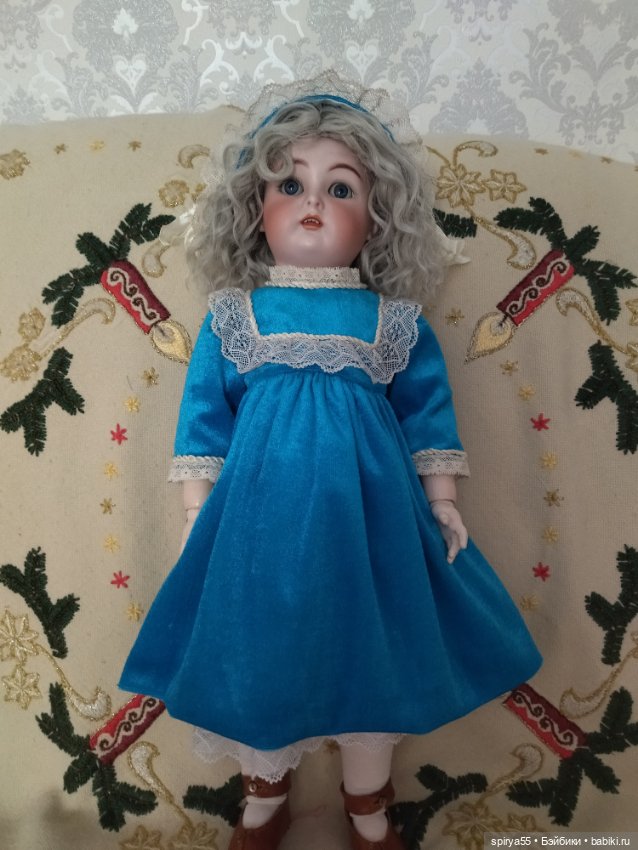Наряд для антикварных и винтажных кукол