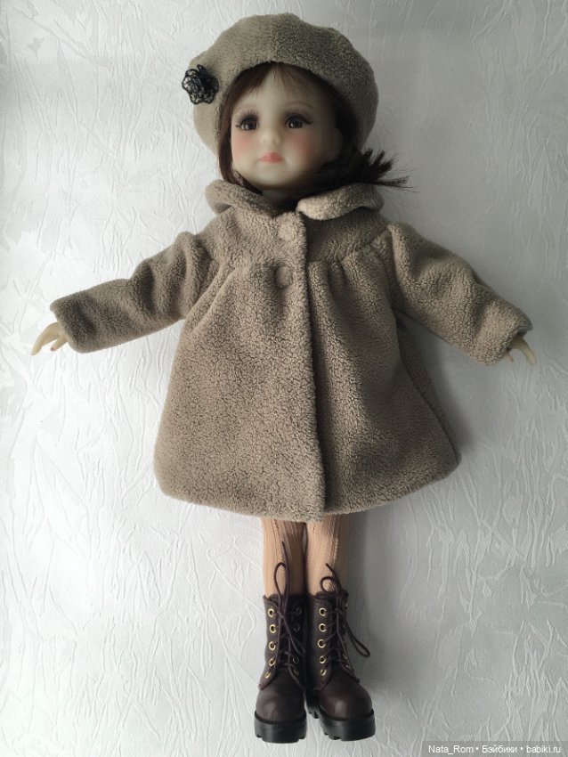 Комплект пальто и берет для куклы Руби Рэд (Ruby Red) (фото 4)