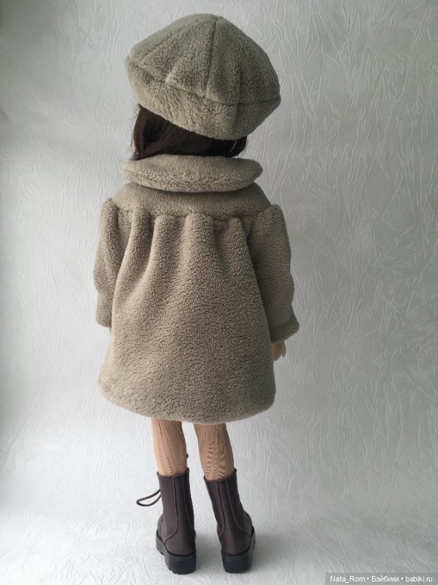 Комплект пальто и берет для куклы Руби Рэд (Ruby Red) (фото 3)