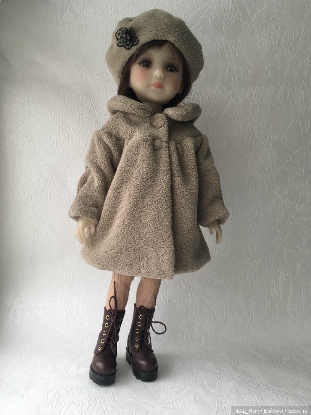 Комплект пальто и берет для куклы Руби Рэд (Ruby Red)