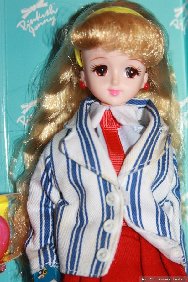 Винтажная Дженни Такара с аксессуарами для причесок и макияжа (фото 5)