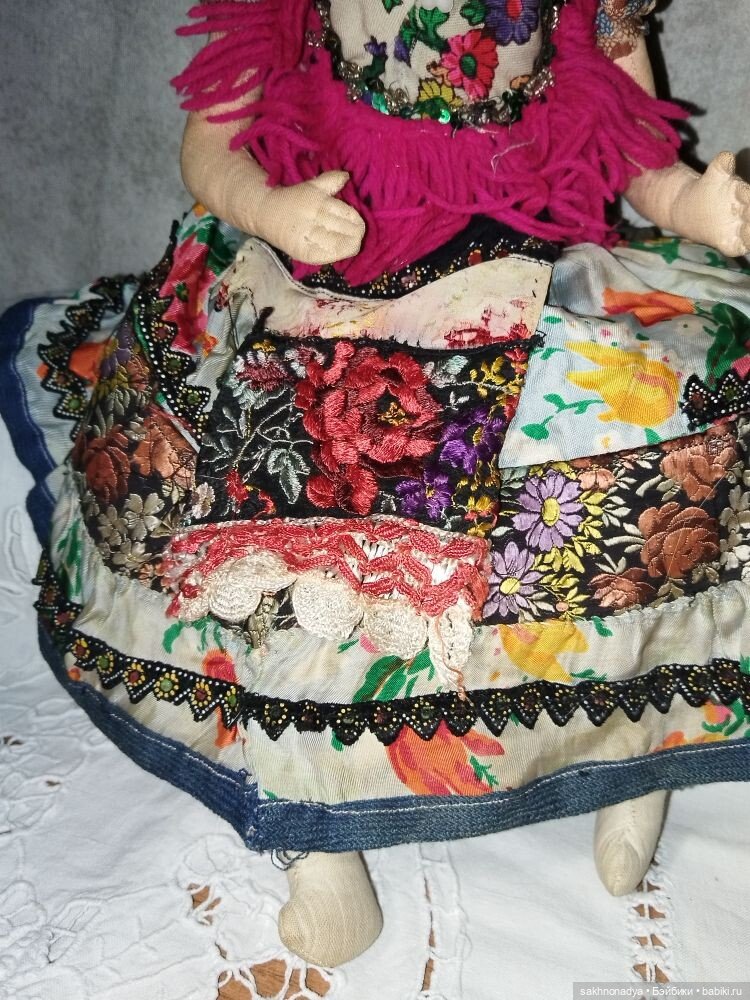 Старинная , антикварная кукла в венгерской ( мадьярской ) одежде (фото 2)