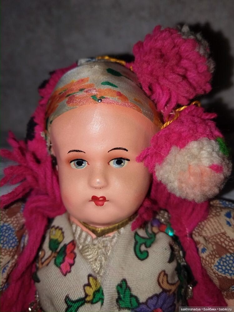 Старинная , антикварная кукла в венгерской ( мадьярской ) одежде
