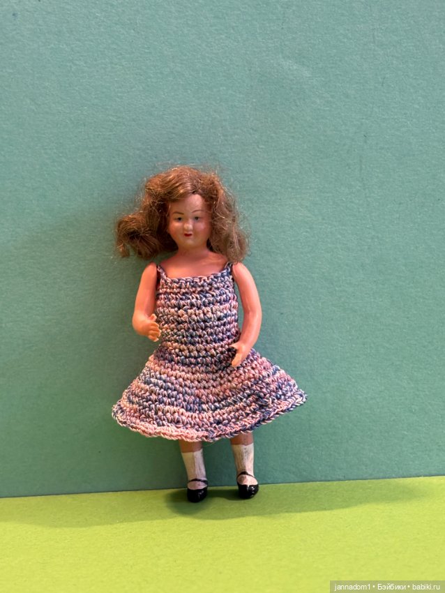 Целлулоидная миниатюрная куколка Petitcollin, высота 8 см