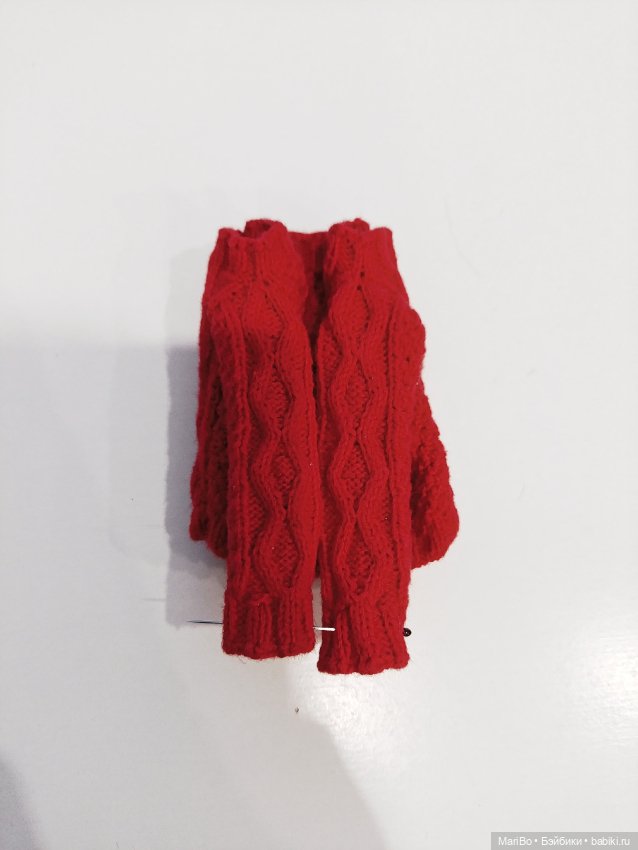 Свитер с открытыми плечами