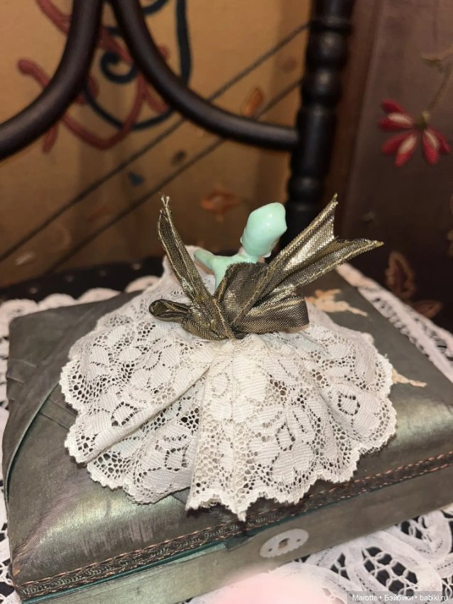 Антикварная half doll кукла - игольница (фото 3)