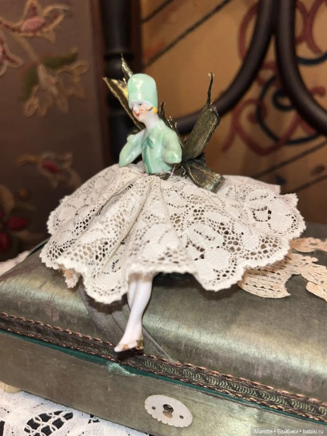 Антикварная half doll кукла - игольница (фото 2)