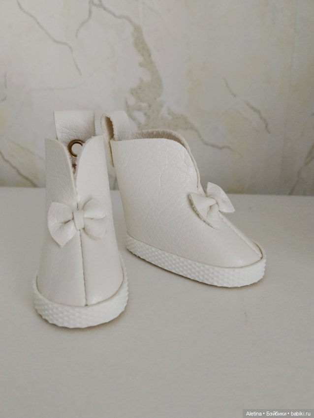 Две пары сапожек для паола рейна