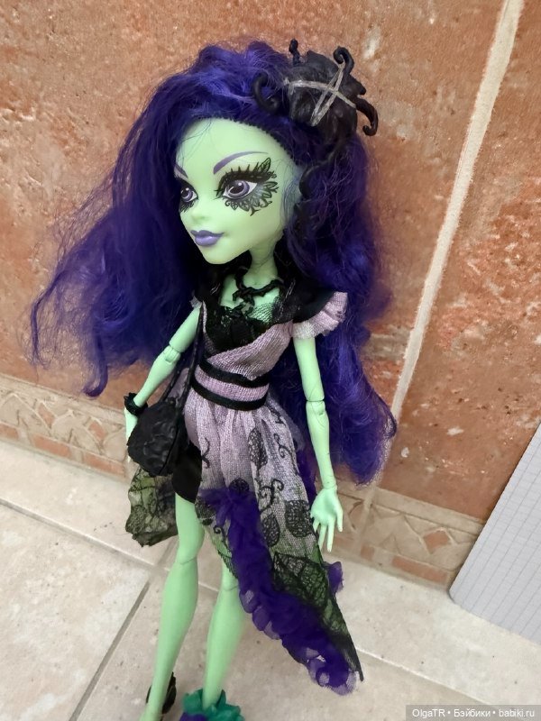 Кукла Monster High G1 Аманита Мрак и Цветение (фото 3)