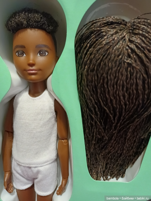 Набор Creatable World с темнокожей куклой (фото 4)