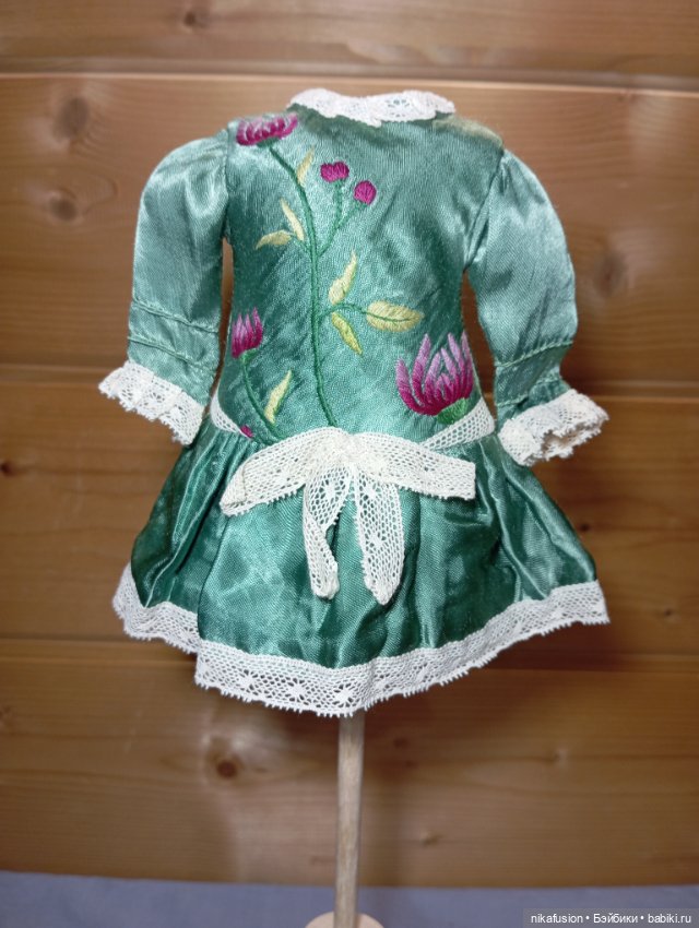Платье на антикварную или винтажную куклу шелк