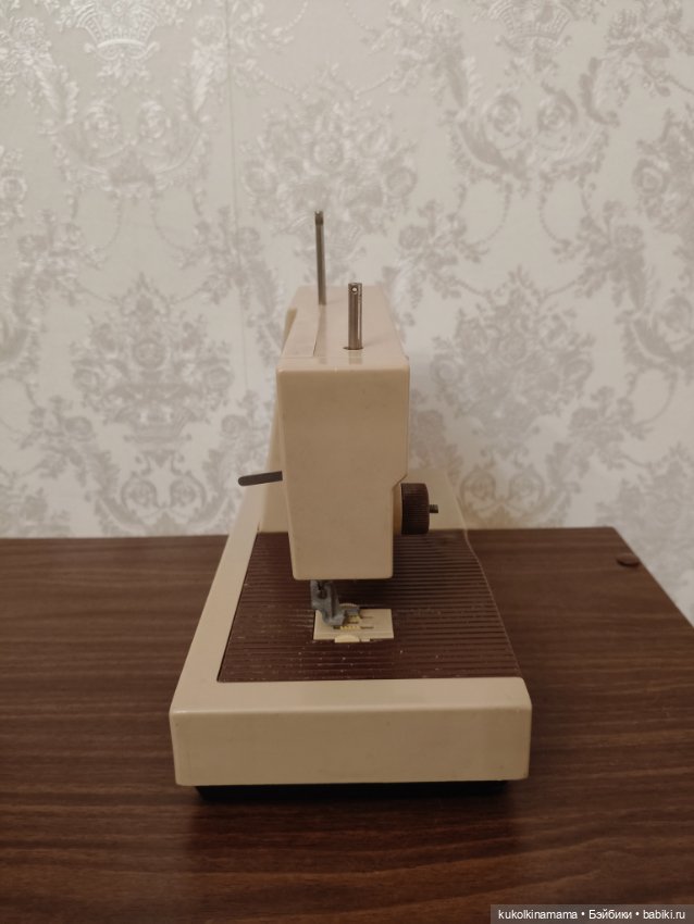 Швейная детская машинка ГДР (фото 2)