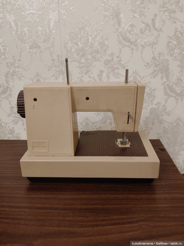 Швейная детская машинка ГДР (фото 3)