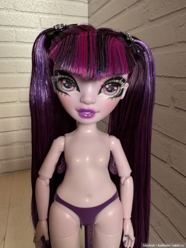 Кукла Rainbow High Деми Батиста (фото 2)