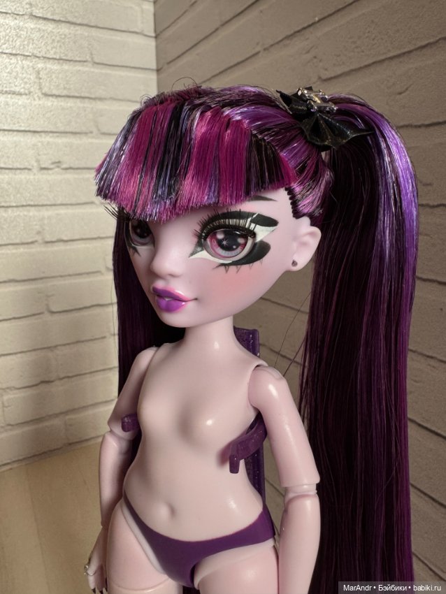 Кукла Rainbow High Деми Батиста (фото 4)