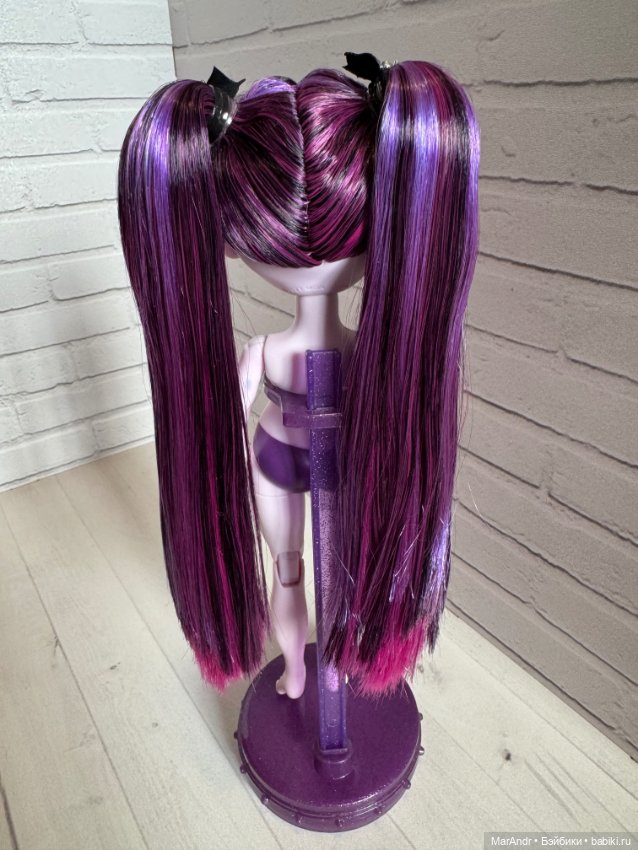 Кукла Rainbow High Деми Батиста (фото 6)