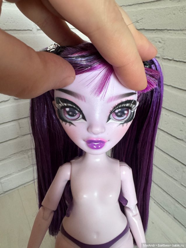 Кукла Rainbow High Деми Батиста (фото 7)