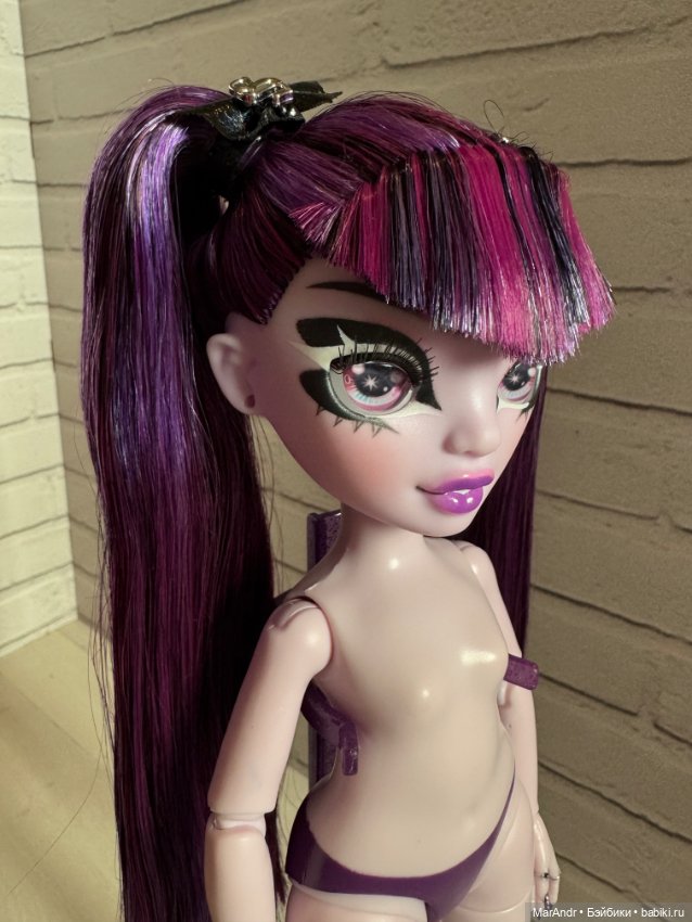 Кукла Rainbow High Деми Батиста (фото 3)