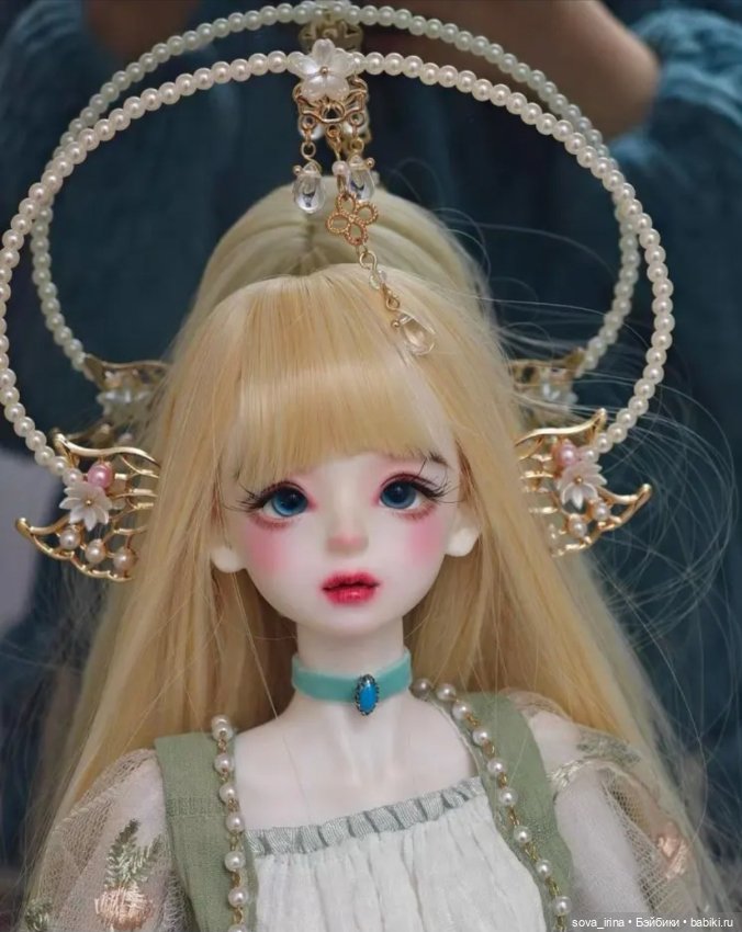 Ювелирно выполненное украшение на голову (диАдема)