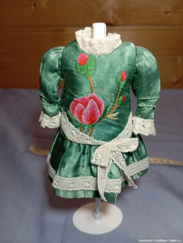 Платье шёлк на антикварную или винтажную куклу