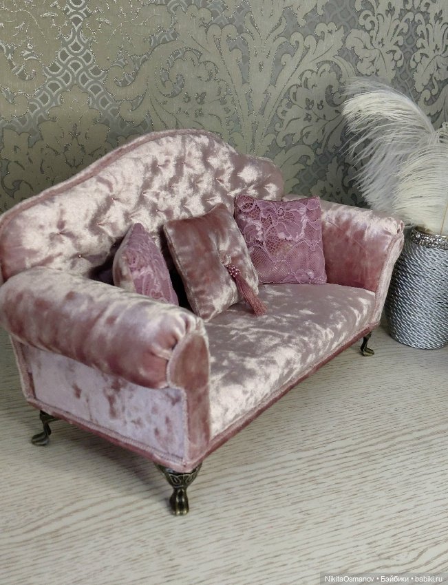Мебель велюровый диван для кукол Паола, Рейна, Блайз, Барби 1:6 (фото 3)