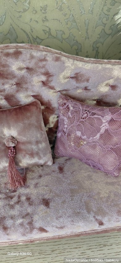 Мебель велюровый диван для кукол Паола, Рейна, Блайз, Барби 1:6 (фото 5)