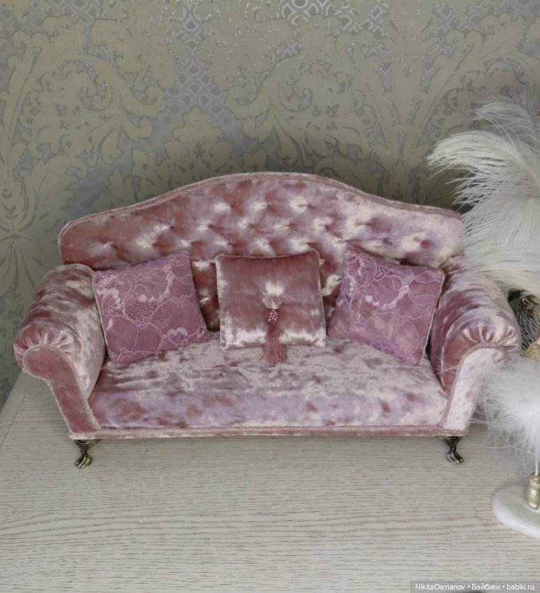 Мебель велюровый диван для кукол Паола, Рейна, Блайз, Барби 1:6