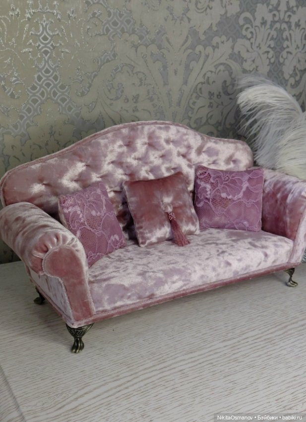 Мебель велюровый диван для кукол Паола, Рейна, Блайз, Барби 1:6 (фото 2)