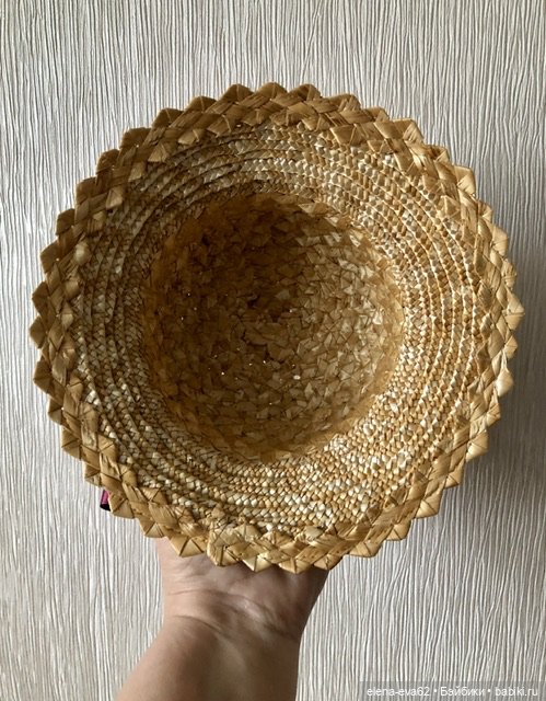 Большая соломенная шляпка для крупных красавиц (фото 5)
