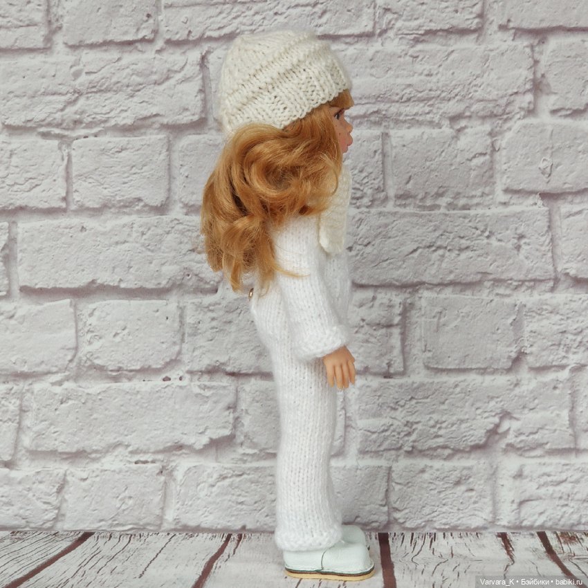 Paola Reina Даша с челкой, в белом комплекте, 32 см (фото 5)