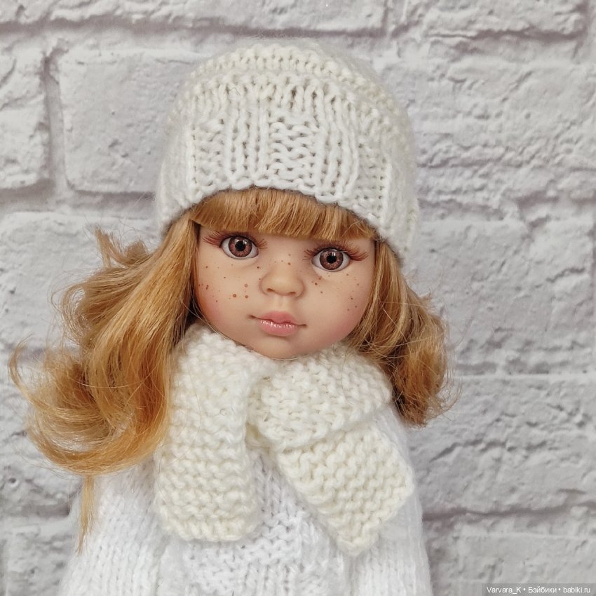 Paola Reina Даша с челкой, в белом комплекте, 32 см (фото 2)