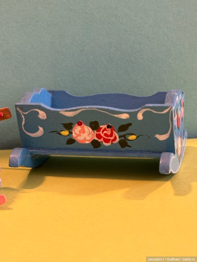 Пупсик Hertwig 5 см с коляской и кроваткой (фото 3)