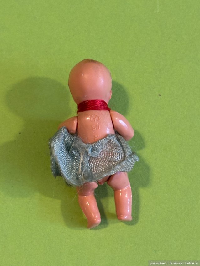 Пупсик Hertwig 5 см с коляской и кроваткой