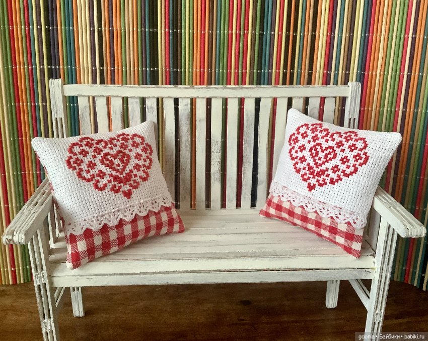 Интерьерные подушки к дню влюбленных