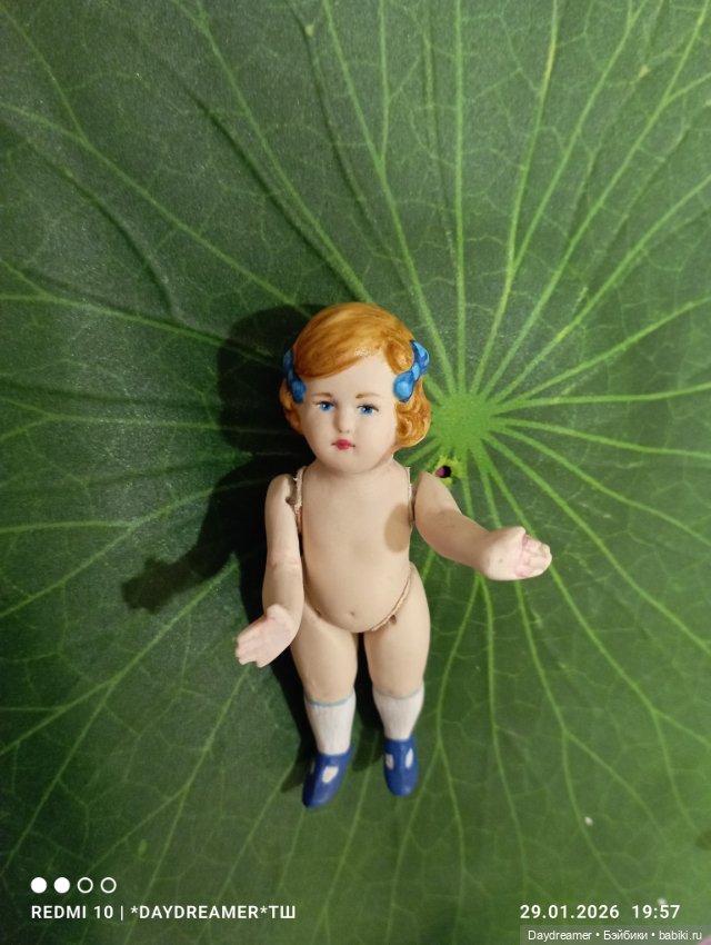 Маленькие куколки из фарфора (фото 6)
