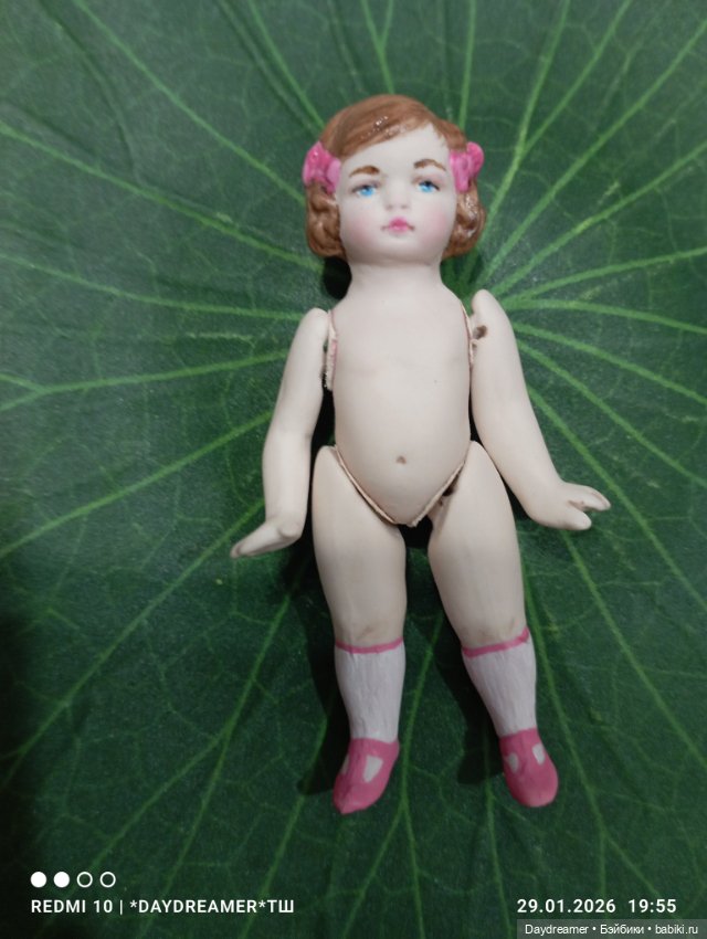 Маленькие куколки из фарфора (фото 2)